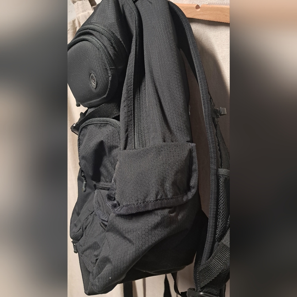 Lululemon Cruiser Backpack - Picture 6 of 7